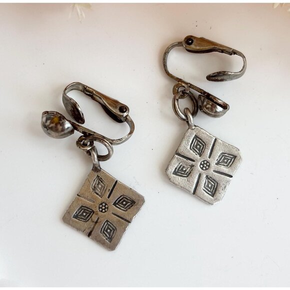 Rhombus Hand Etched Vintage Silver Toned Southwest Style Clip On Dangle Earrings - Picture 1 of 7